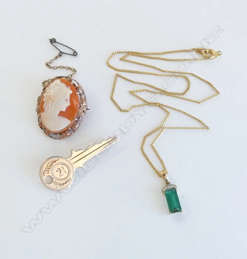 9ct 21st KEY, 9ct CAMEO BROOCH & 9ct GREEN BYRON EMERALD DIAMOND PENDANT ON ROLLED GOLD CHAIN aprox.10gms Image 1++