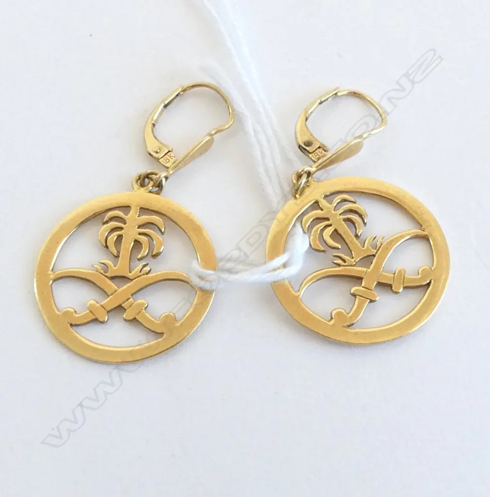 PR 18ct GOLD SAUDI ARABIA EMBLEM EARRINGS pierced ears Image 1++