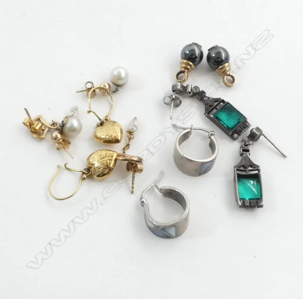 ASSORTED SILVER/GOLD/COSTUME EARRINGS Image 1++