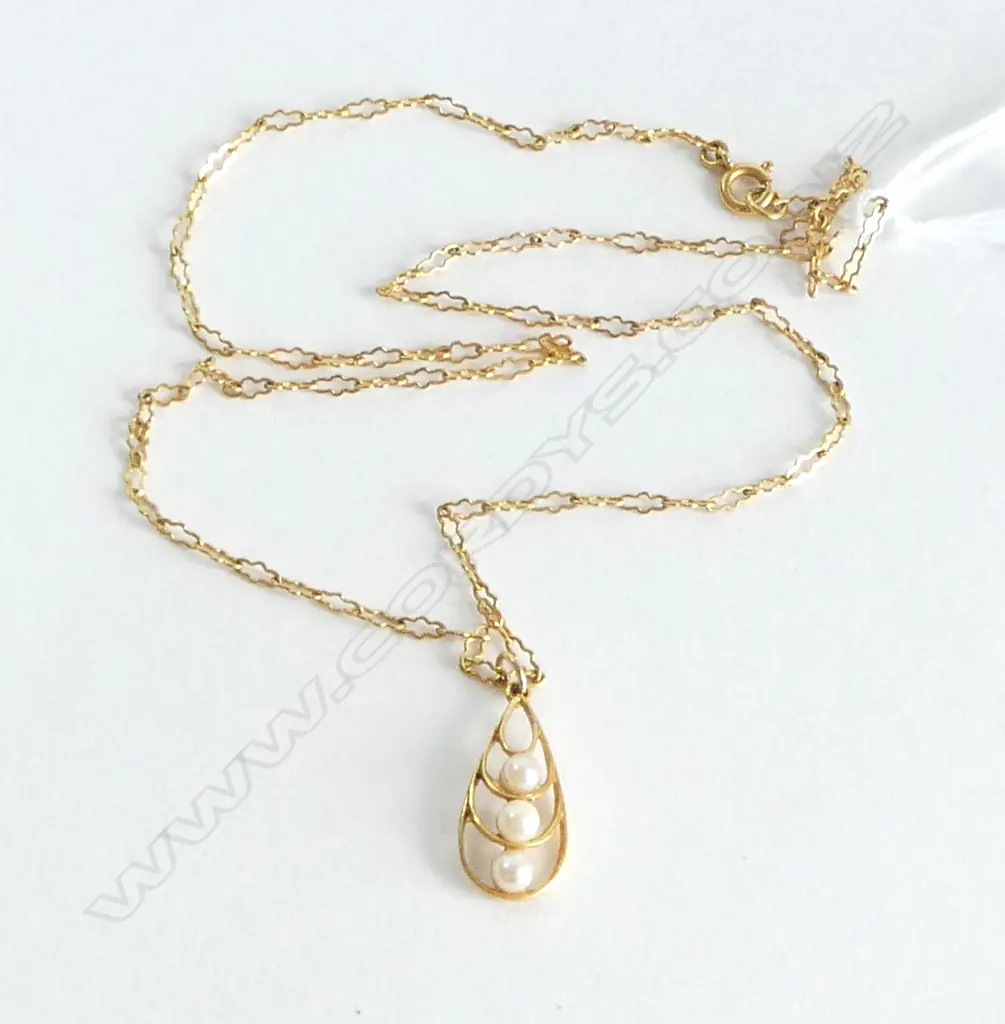 **RTV** 9ct PEARL SET PENDANT on 9ct CHAIN 40cm, 2.1gm Image 1++