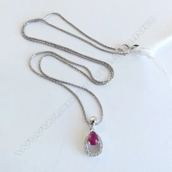 18ct WHITE GOLD RUBY? & DIAMOND PENDANT ON 18ct W/GOLD CHAIN L.200mm 3.5gms