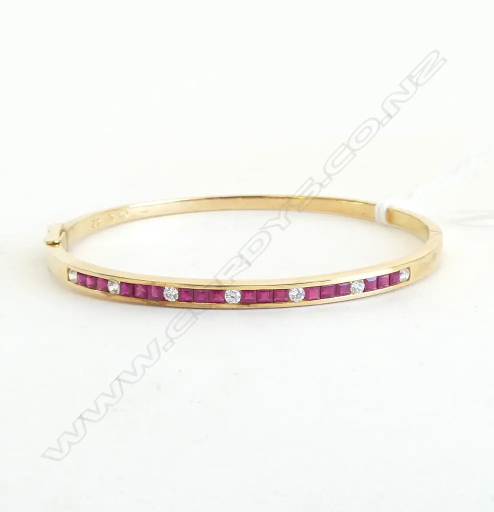 14CT CZ & RUBY? BANGLE, 11.2grms Image 1++