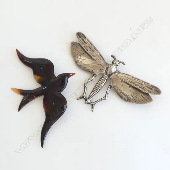 2 BROOCHES, STG INSECT 17.9grms + TORTOISESHELL BIRD H.80mm