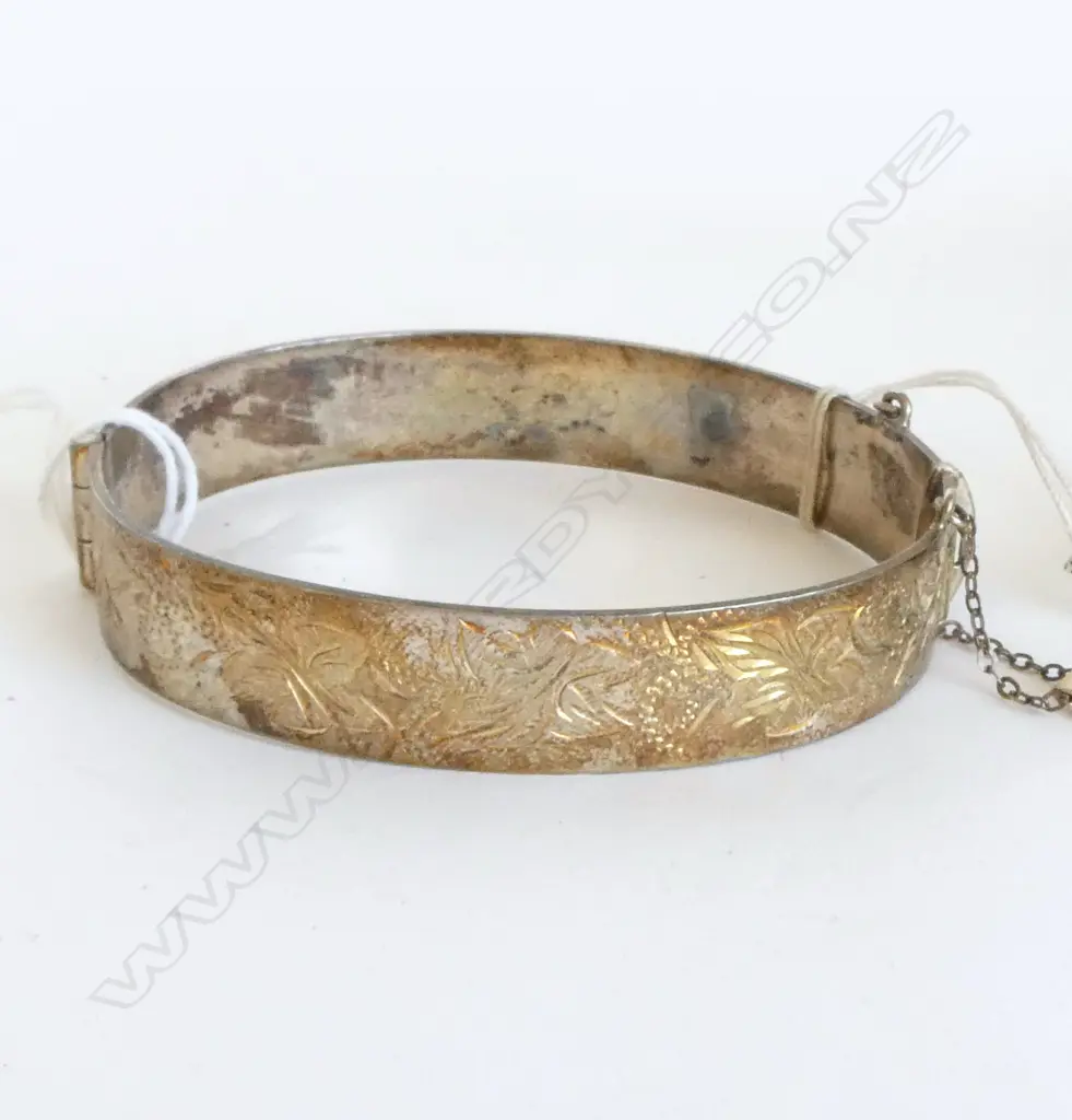 SILVER ENGRAVED HINGED BANGLE new old stock labelled  Image 1++