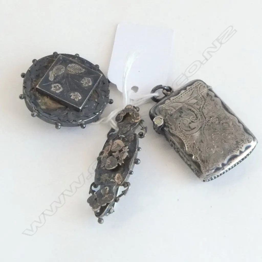 c1900 SILVER VESTA + 2 DECORATIVE BROOCHES with gold applique need cleaning Image 1++