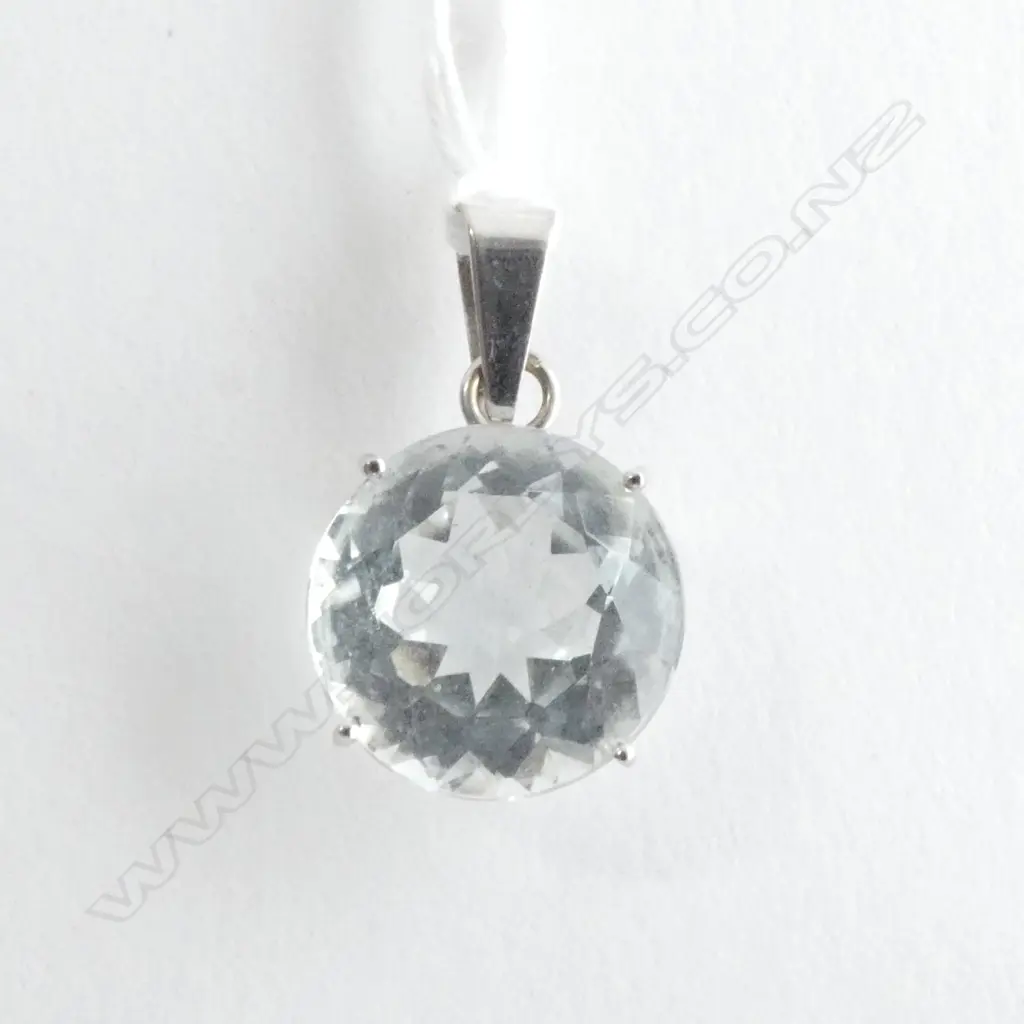 CLEAR QUARTZ PENDANT Image 1++