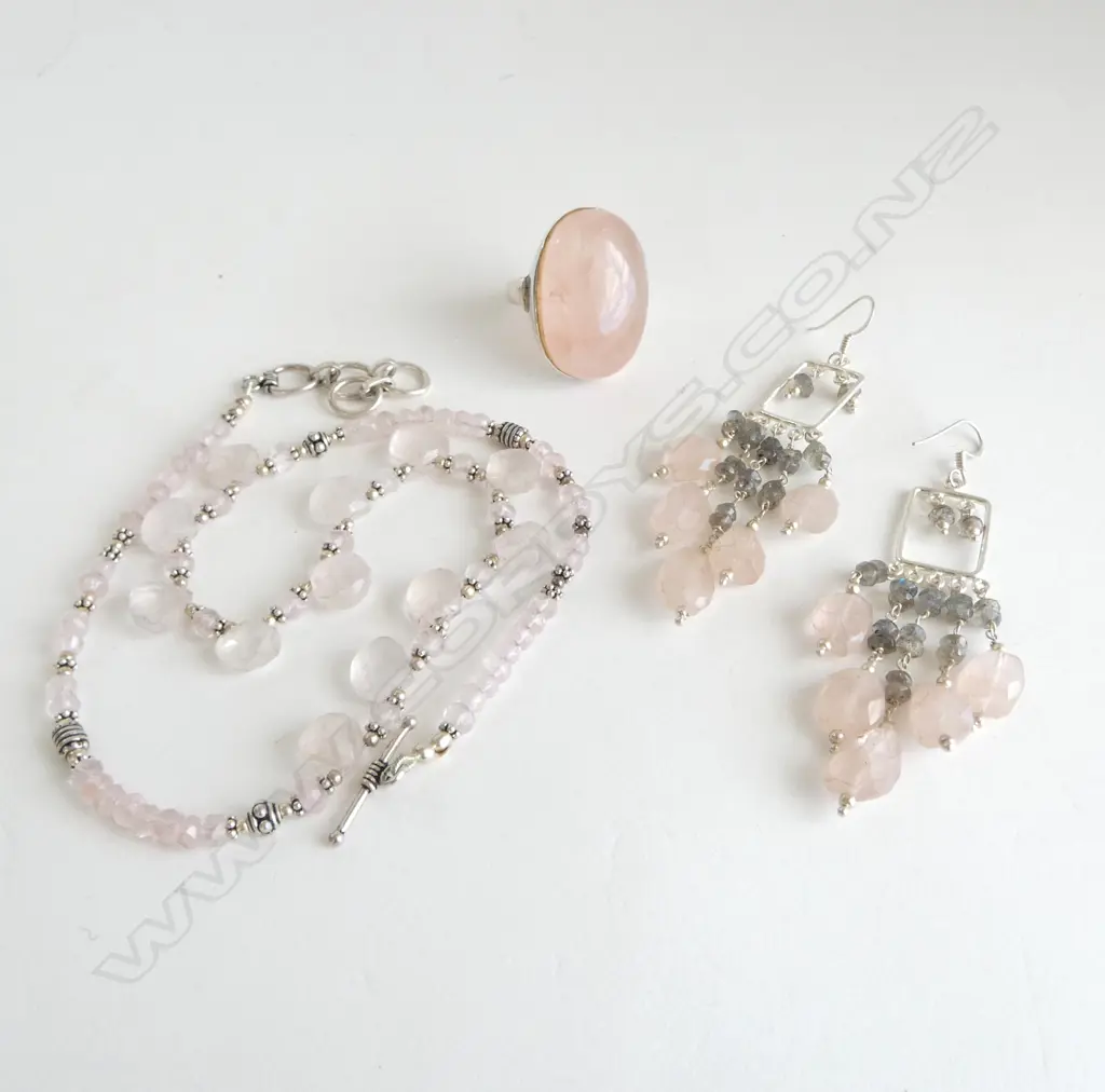 SET; SILVER & ROSE QUARTZ NECKLACE, RING & PR DROP EARRINGS Image 1++