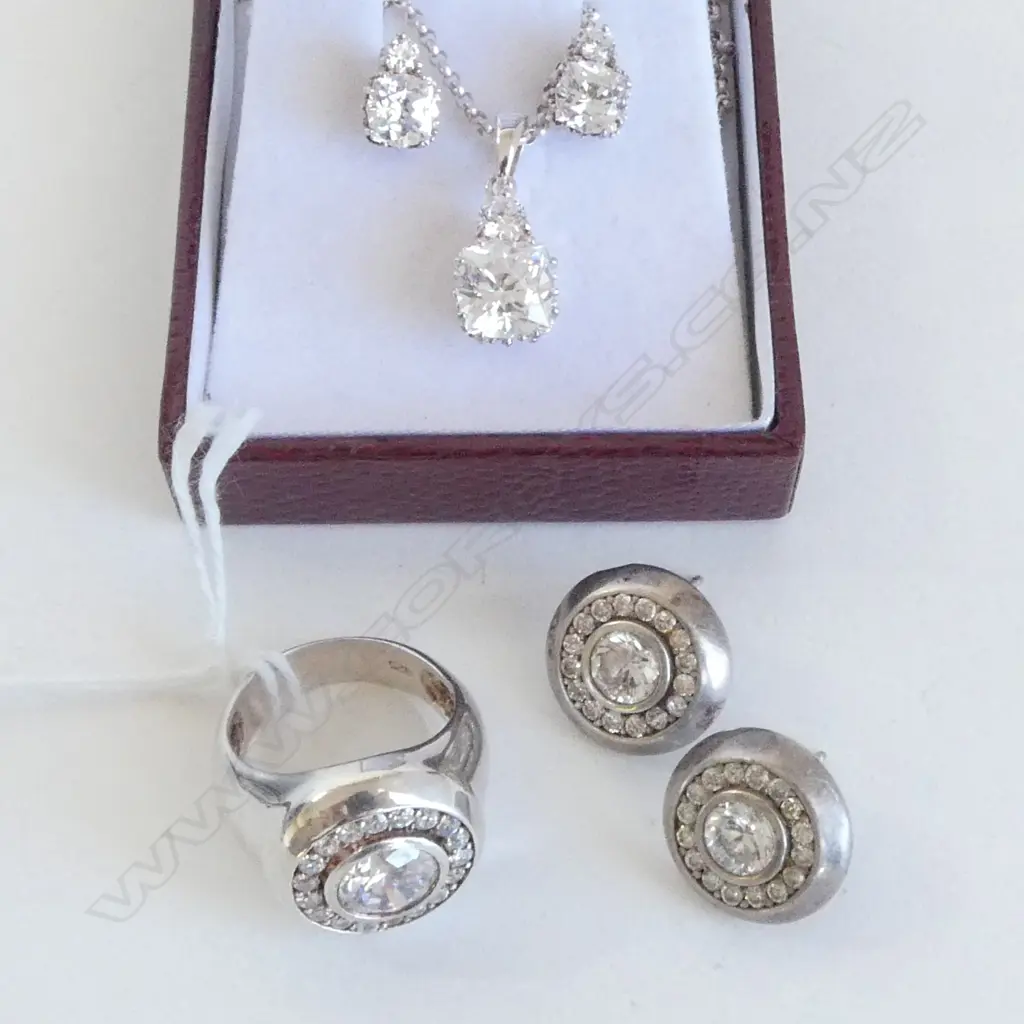 2 STG JEWELLERY SETS; NECKLACE & PR EARRINGS, RING & PR EARRINGS Image 1++