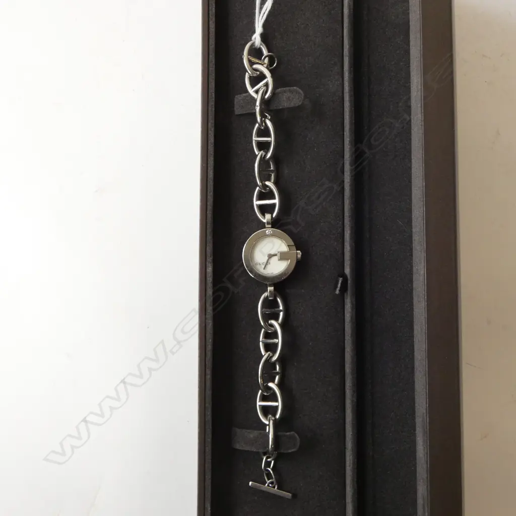 GUCCI FASHION WRIST WATCH + CASE Image 1++