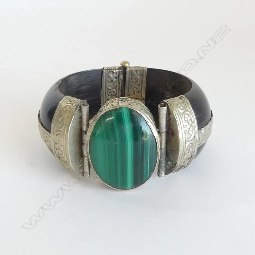 CHUNKY ETHNIC SILVER & MALACHITE BANGLE Image 1++