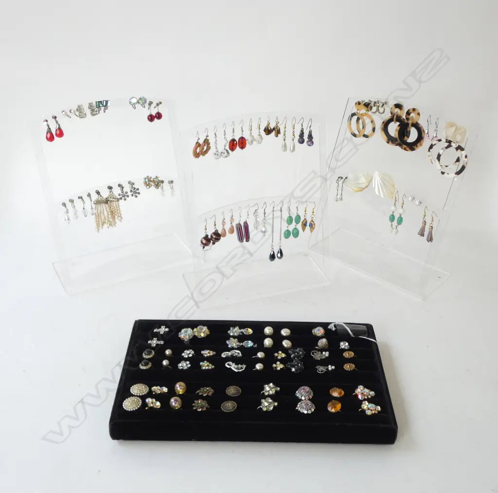 4 TRAY/STANDS ASST. COSTUME EARRINGS Image 1++
