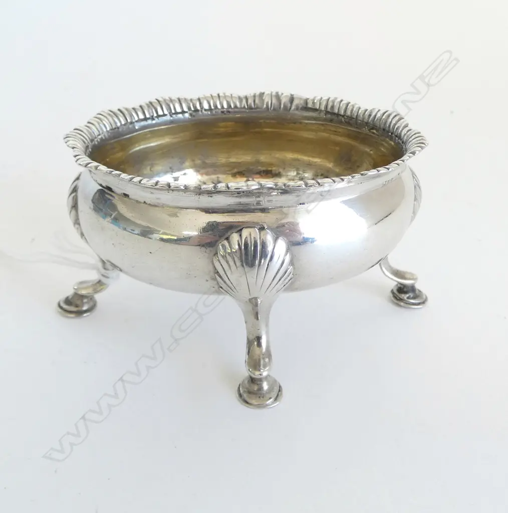 GEORGE III SILVER SALT 4 legs w pad feet 75gms. Probably 1769 Image 1++