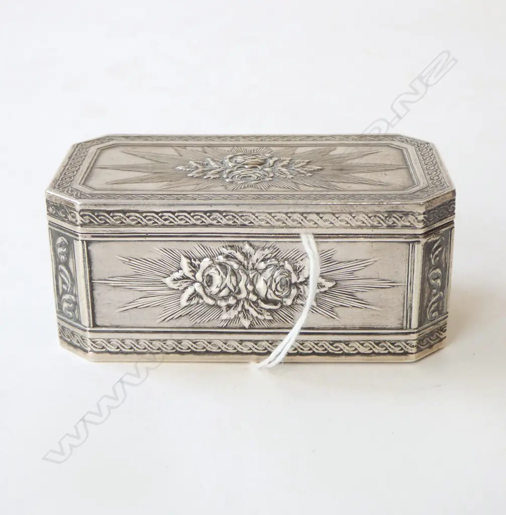 **RTV** 19thC GERMAN SILVER SNUFF BOX relief flowers on starbursts. Hanau Dingeldein Brothers C.1880 93gms Image 1++