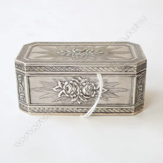 **RTV** 19thC GERMAN SILVER SNUFF BOX relief flowers on starbursts. Hanau Dingeldein Brothers C.1880 93gms