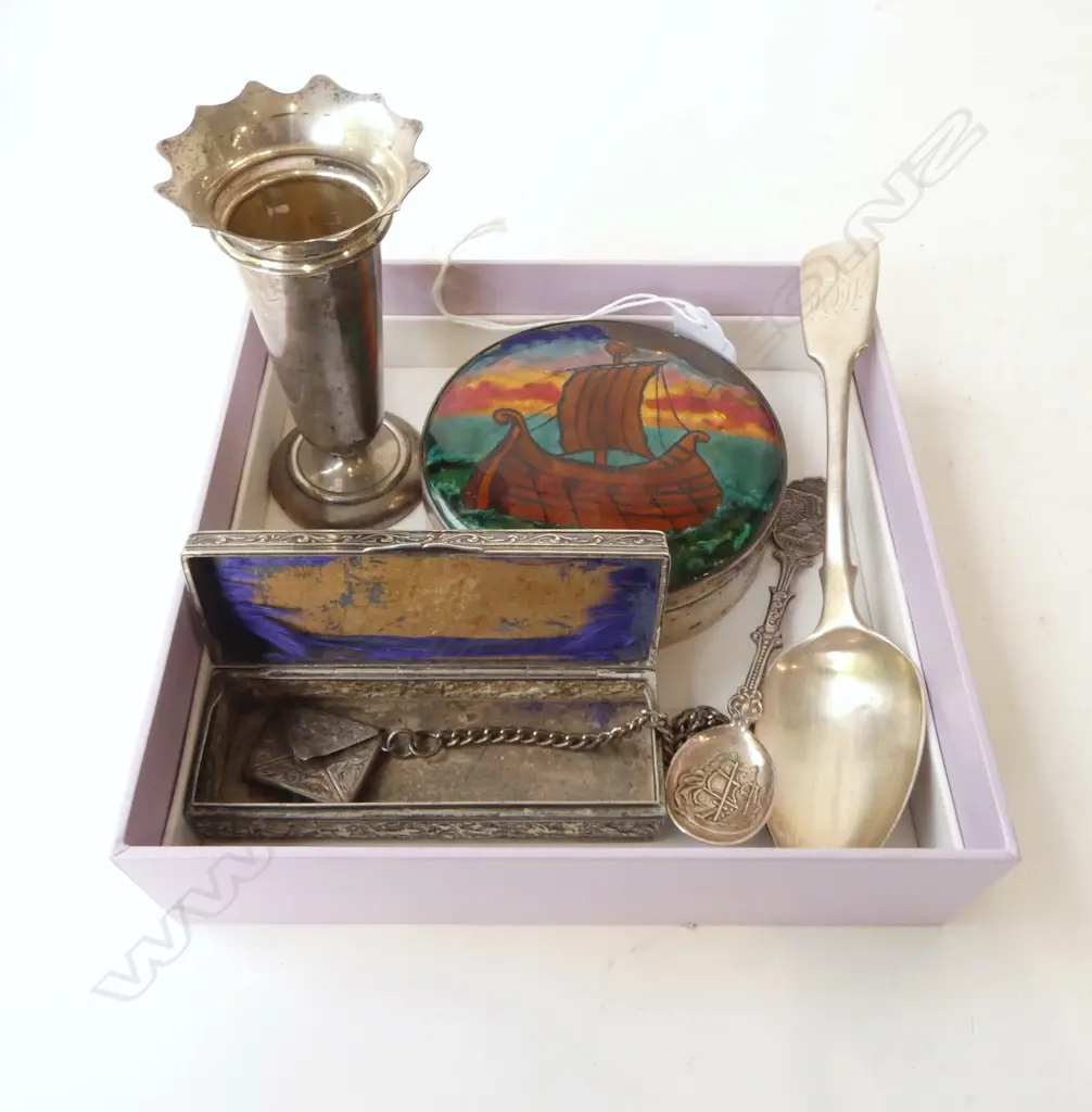 5 PCES SILVER; BOX w. ENAMEL LID AF 95mm dia, VASE, 2 SPOONS, LETTER PENDANT (PLATED CHAIN) + EP BOX W.105mm Image 1++