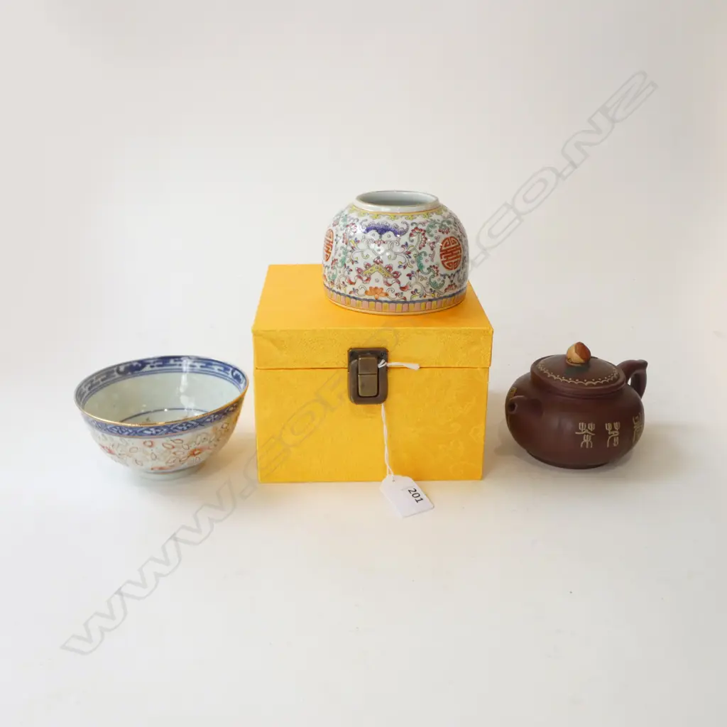 3 ORIENTAL CERAMICS; YIXING WARE TEAPOT, BOWL & BOXED VASE Image 1++