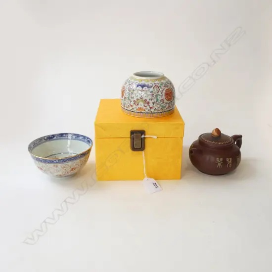 3 ORIENTAL CERAMICS; YIXING WARE TEAPOT, BOWL & BOXED VASE