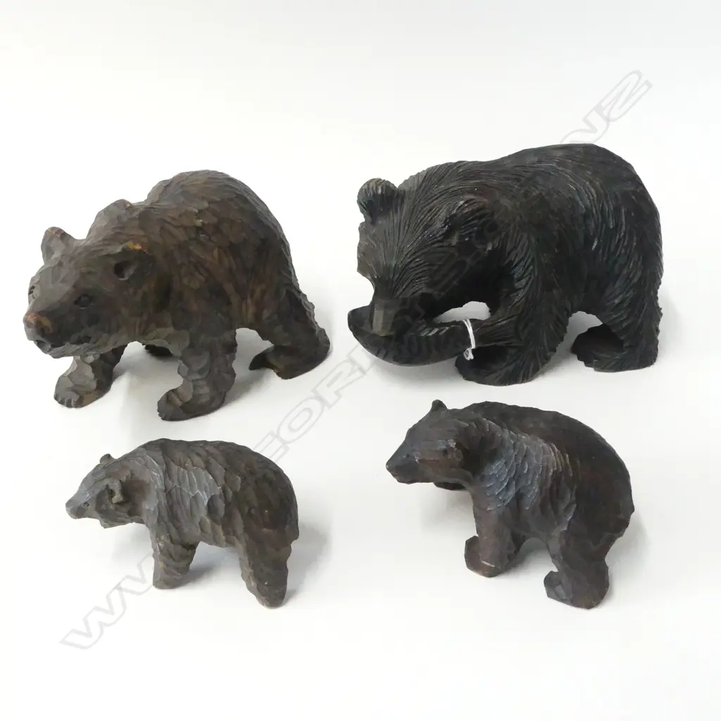 FOUR VINTAGE JAPANESE CEDARWOOD CARVED BEARS, various sizes, H.100 x 150mm (largest) Image 1++