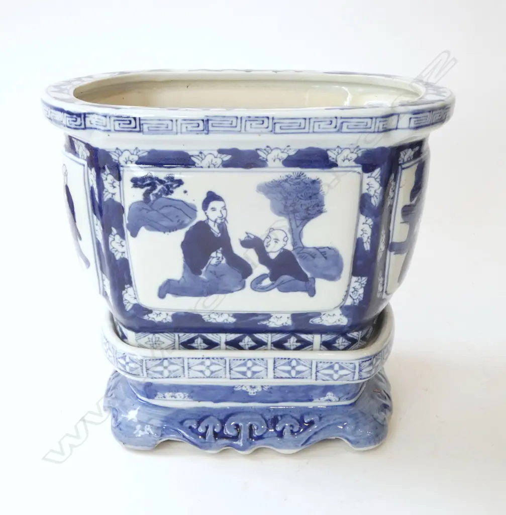 CHINESE B/W PLANT POT & STAND H.220mm Image 1++