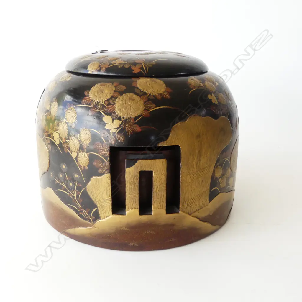 QUALITY JAPANESE MEIJI BLACK LACQUER & DECORATIVELY GILDED HARD WARMER lidded H.220mm. Dia.285mm Image 1++