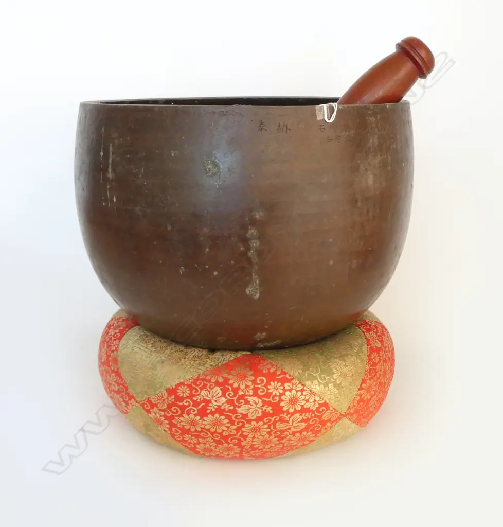 Very large Temple singing bowl with cushion and striker, Dia.355mm Image 1++