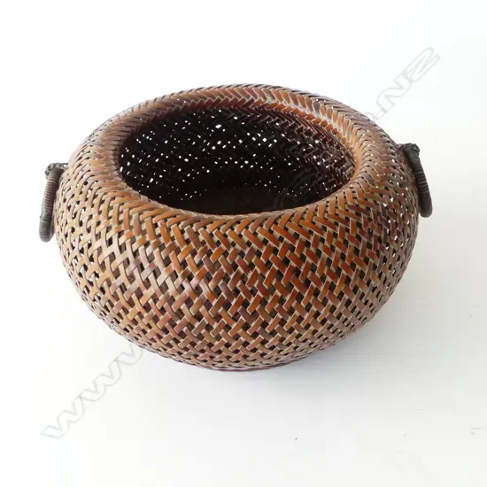 Donut form Ikebana basket signed Dia.340mm