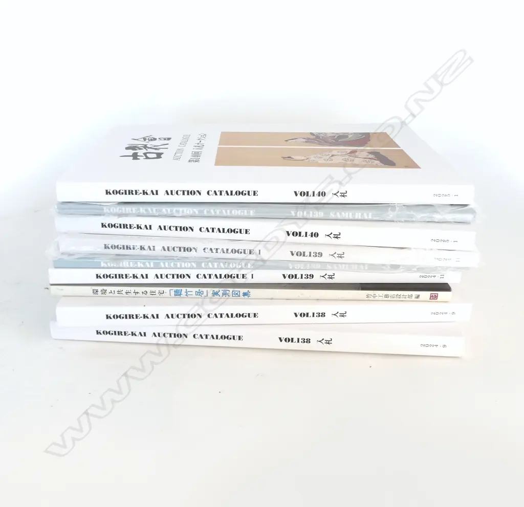 9 recent Japanese Auction catalogues with prices in Yen Image 1++