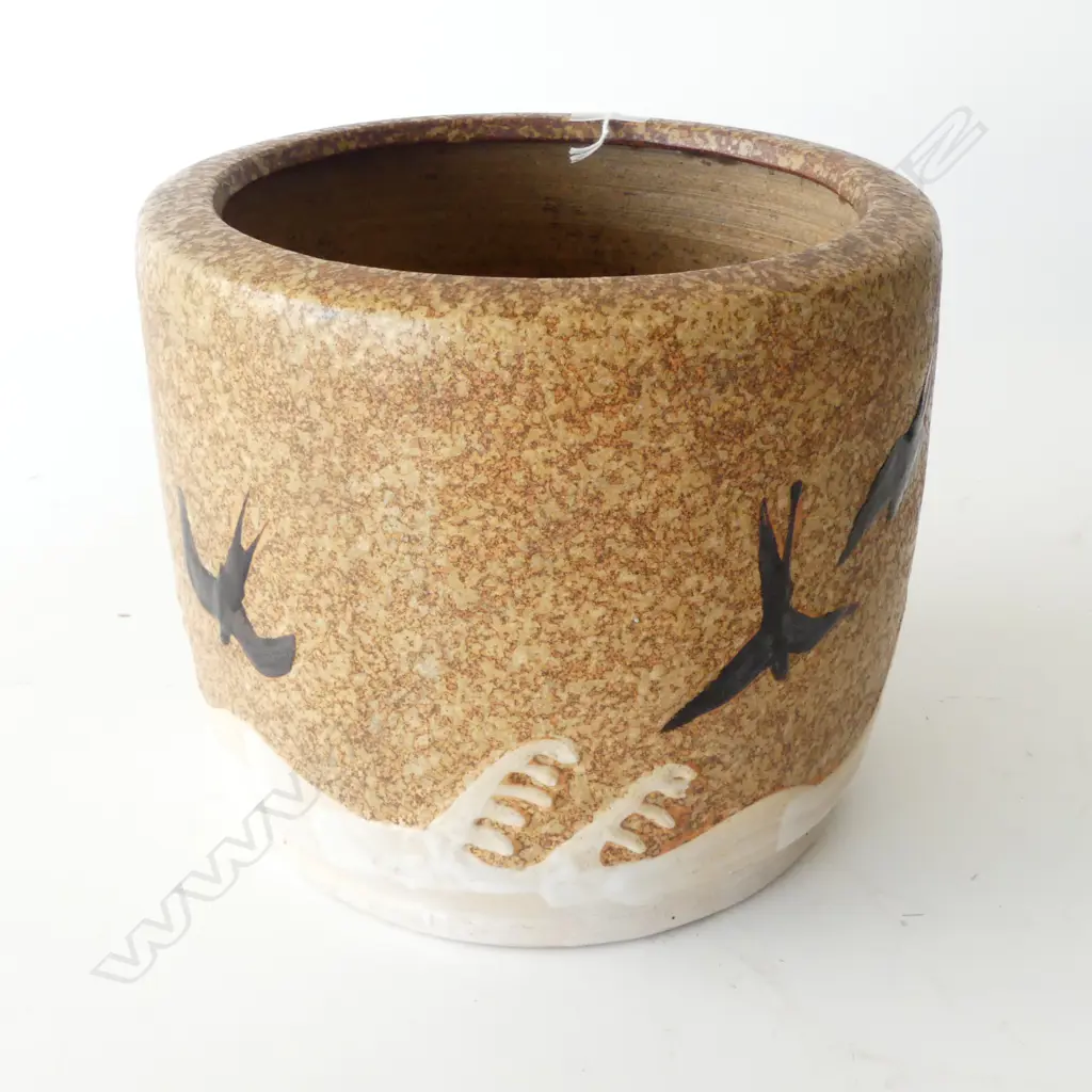 Ceramic hibachi with Hiroshige waves & birds H.225 Dia.265mm Image 1++