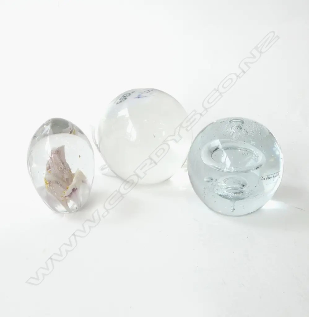 HOGLUND GLASS PAPERWEIGHT & 2 OTHERS  Image 1++