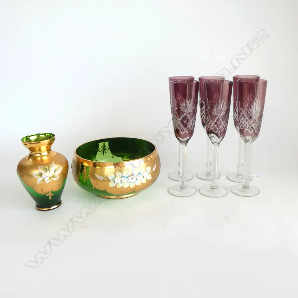 6 PURPLE CRYSTAL CHAMPAGNE FLUTES H.250mm + 2 PCES GREEN VENETIAN GLASS Image 1++