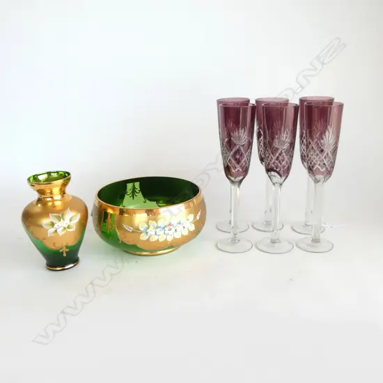 6 PURPLE CRYSTAL CHAMPAGNE FLUTES H.250mm + 2 PCES GREEN VENETIAN GLASS