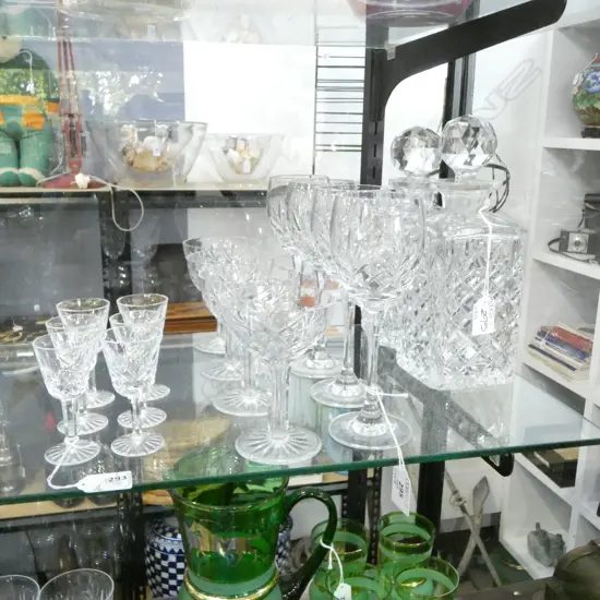 2 DECANTERS w. 8 CRYSTAL GLASSES H.250mm