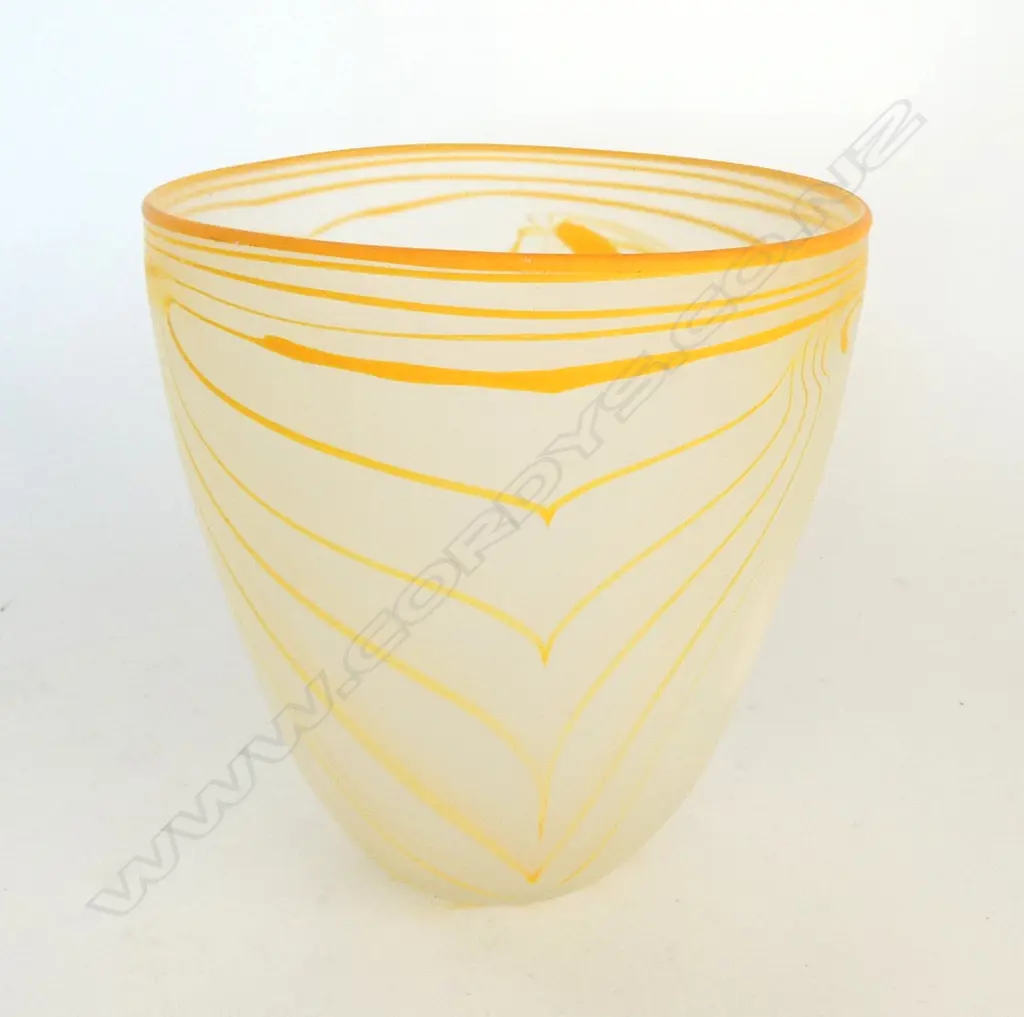 SIGNED LYNDEN NZ STUDIO LAVA GLASS VASE H190MM Image 1++