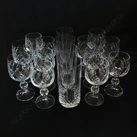 16 CRYSTAL GLASSES; 12 WINE GLASSES (6+6) + 4 'MAJESTIC' HIGH BALL GLASSES H.150mm