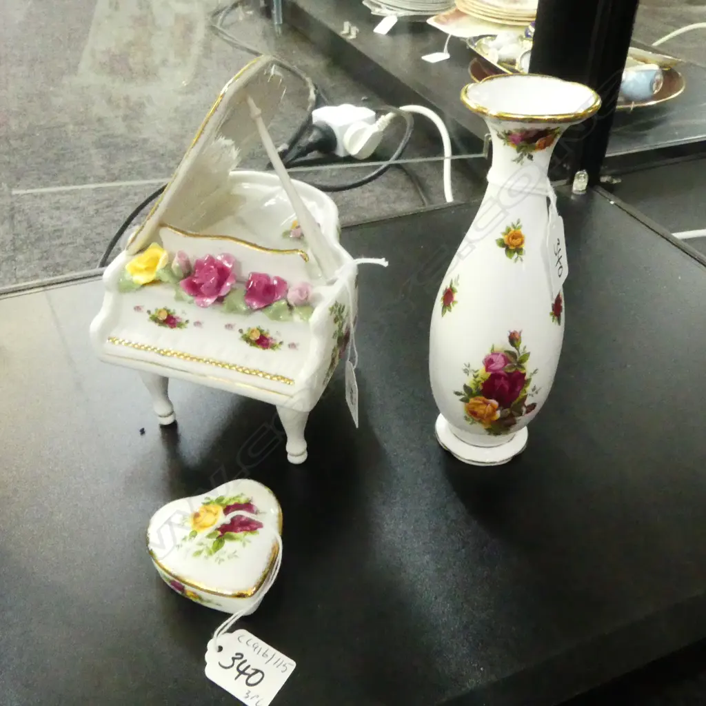 3PCS R/ALBERT OLD COUNTRY ROSE CHINA GRAND PIANO W120MM VASE H190MM & HEART LIDDED BOX DIA 60MM Image 1++