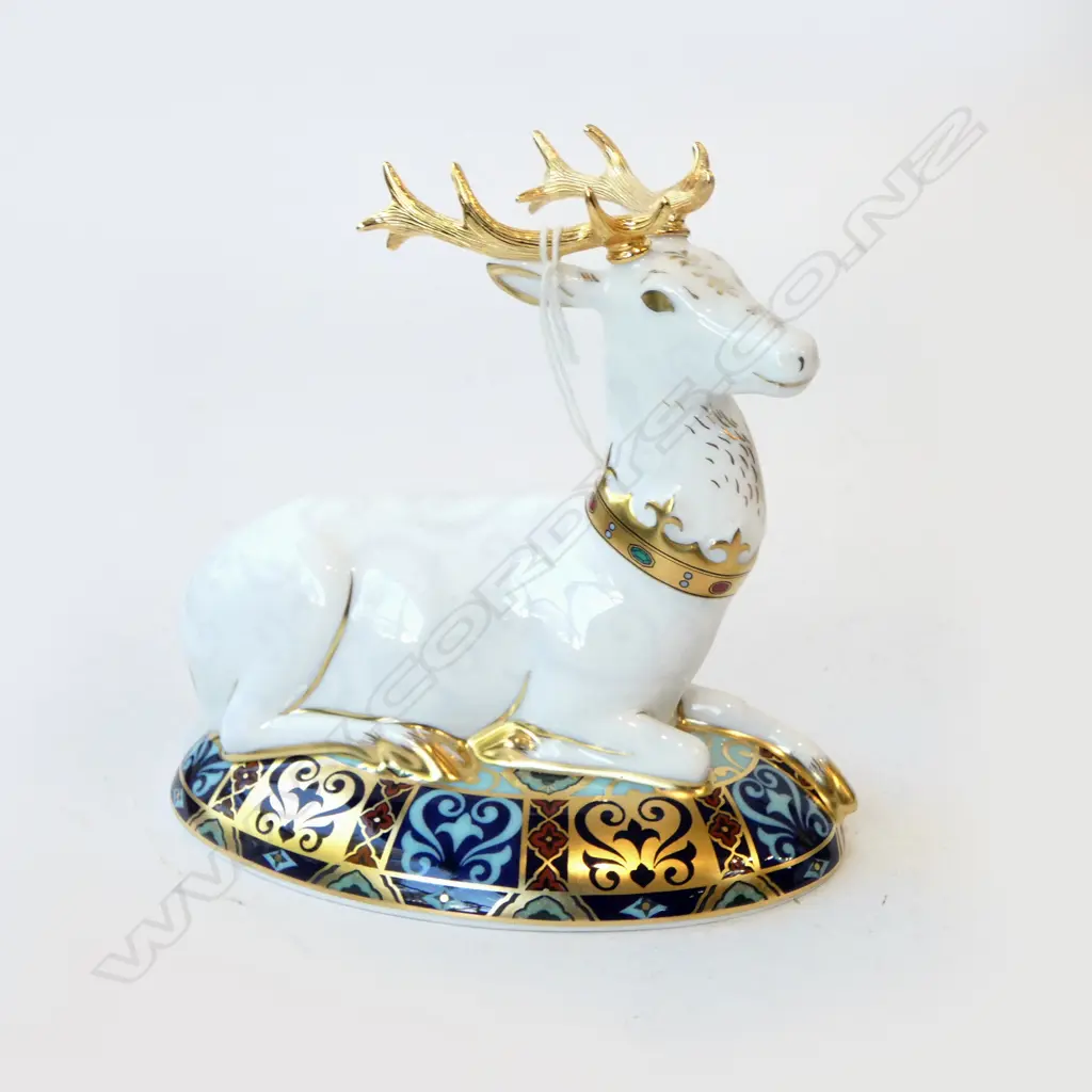 BOXED ROYAL CROWN DERBY 'THE WHITE HART' 896/2000 Image 1++
