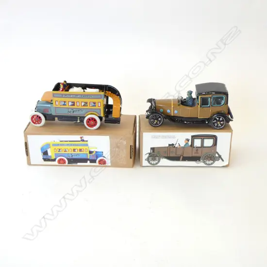 2 WIND-UP TIN TOYS; BUS & LIMOUSINE, good condition in original boxes, L.170mm