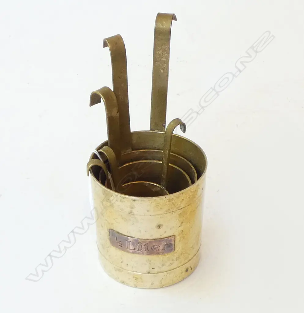 6 FRENCH COPPER KITCHEN MEASURES largest 1/2 liter H.175mm Image 1++