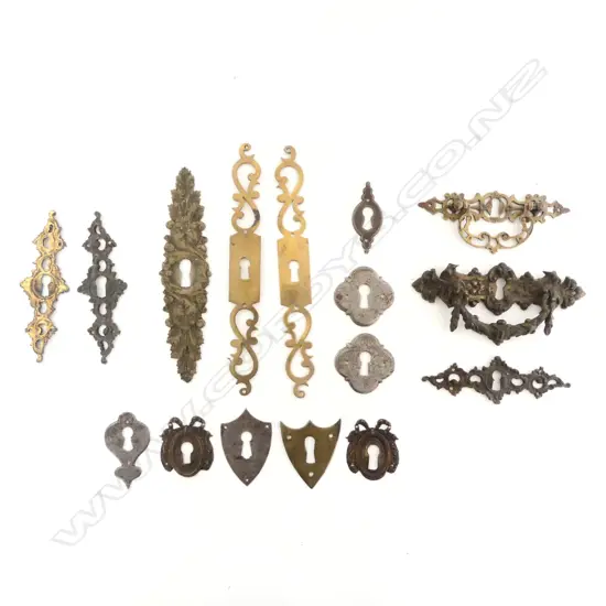 COLLECTION VINTAGE BRASS/METAL FURNITURE HARDWARE