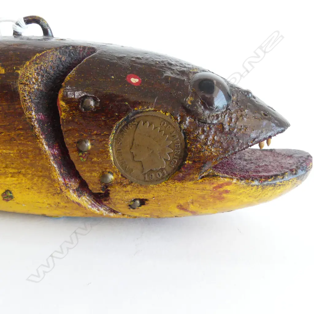 OLD CARVED WOOD & PAINTED LARGE FISH LURE lead weighted. USA coins to gills. glass eyes. L.250mm. Image 1++