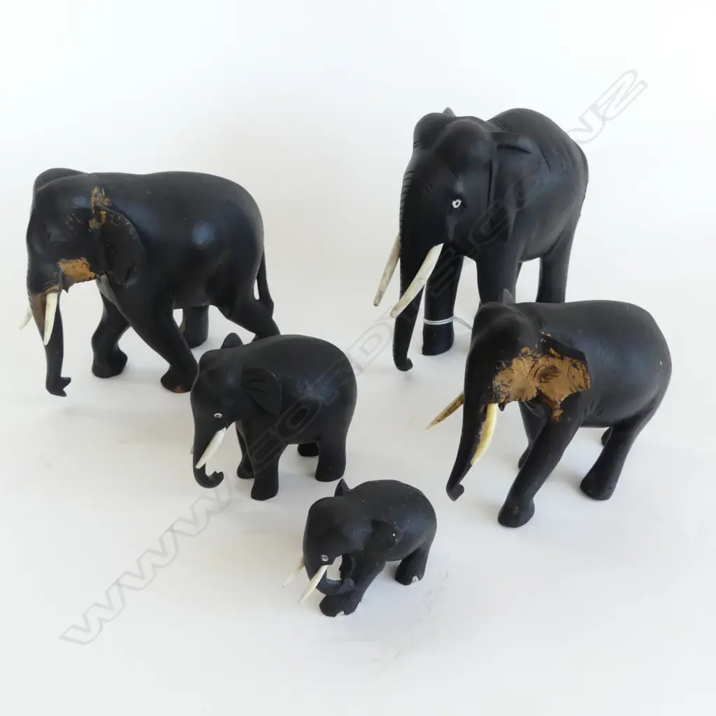 HERD OF 5 AFRICAN HARDWOOD ELEPHANTS 150MM TALLEST Image 1++