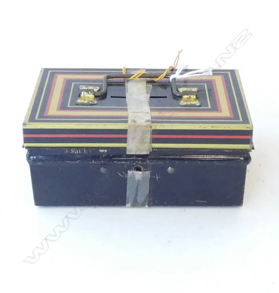 ASST. COINS IN METAL LOCK BOX W.130mm Image 1++