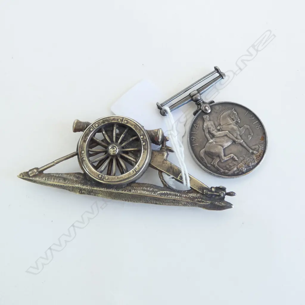 WWI SERVICE MEDAL to PTE. PITKETHLEY NZEF + ROYAL ARTILLERY VOLUTEERS POUCH BADGE small pce absent Image 1++