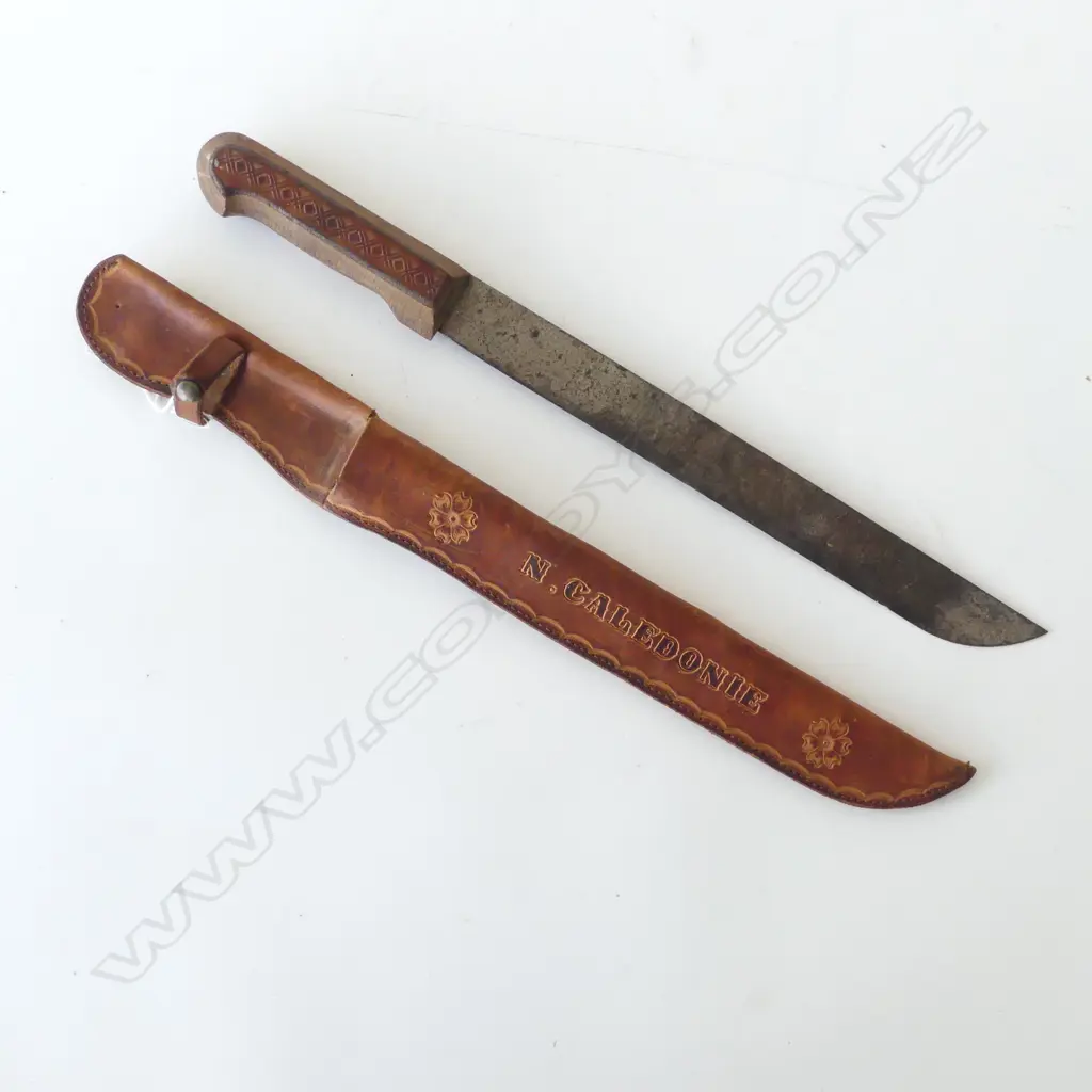 VINTAGE NEW CALEDONIE CANE KNIFE IN LEATHER SCABBARD L500MM Image 1++