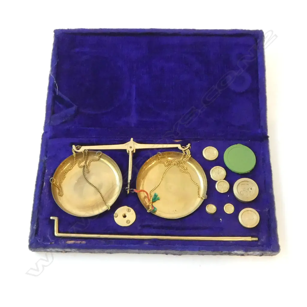 VINTAGE CASED BRASS SCALE SET (2GRM MISSING) Image 1++