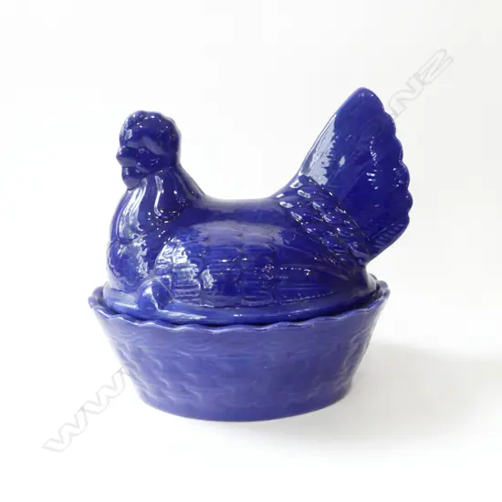 VINTAGE CERAMIC HEN ON NEST EGG HOLDER