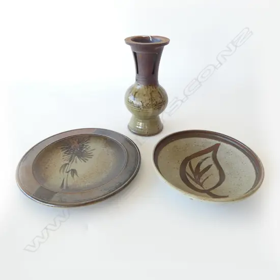 3 PCES STUDIO POTTERY; PLATE 335mm dia, BOWL & VASE H.315mm