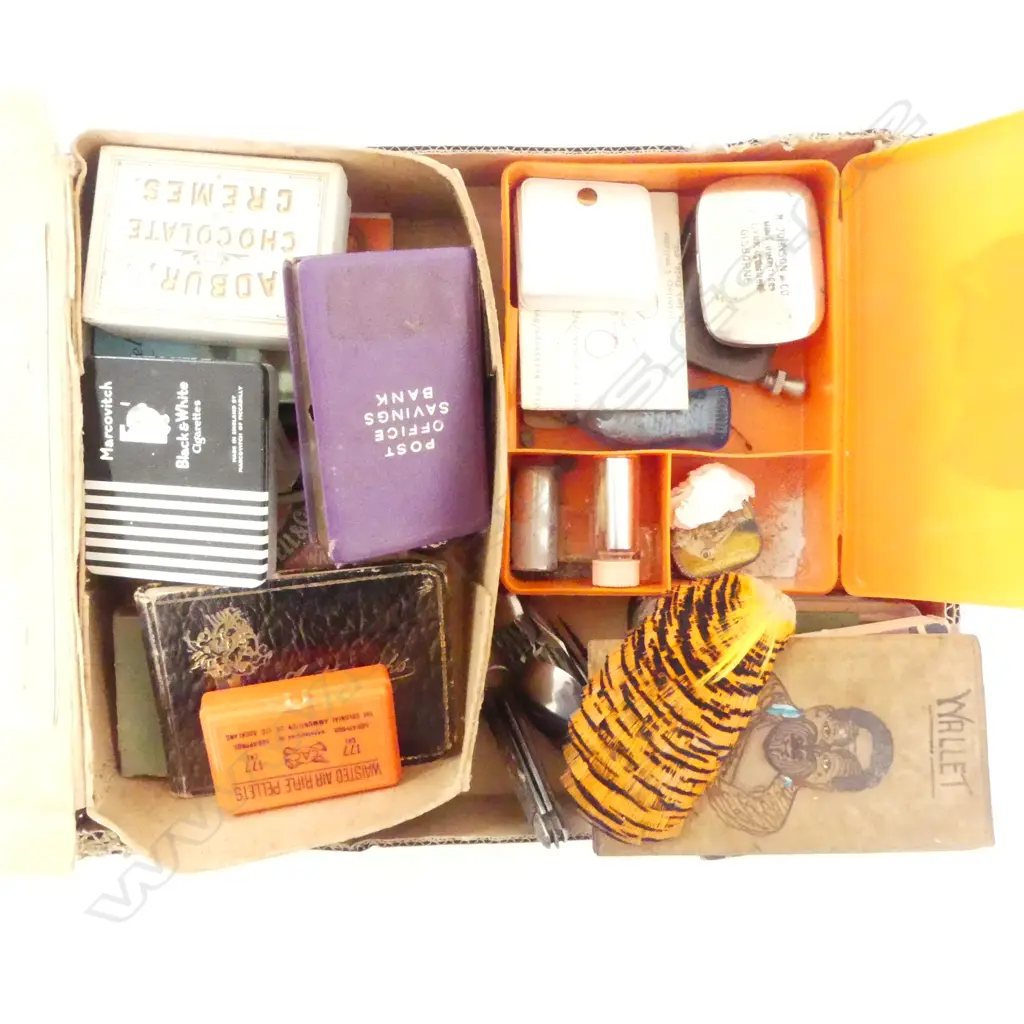BOX OF OLD COLLECTABLES: AUTOGRAPH ALBUM + 'MAORI CHIEF WALLET' + MONEY BOXES ETC Image 1++
