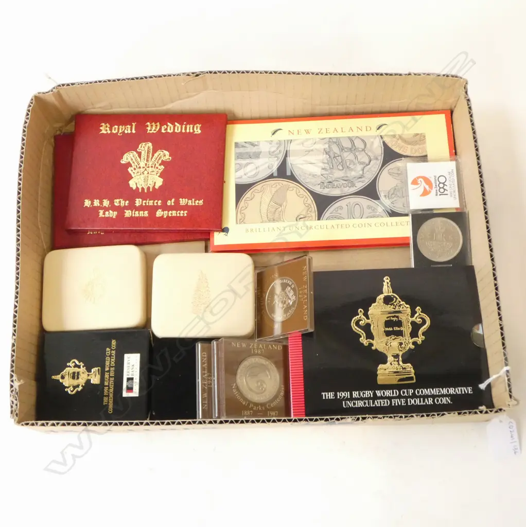 TRAY OF MINT COLLECTORS COINS Image 1++