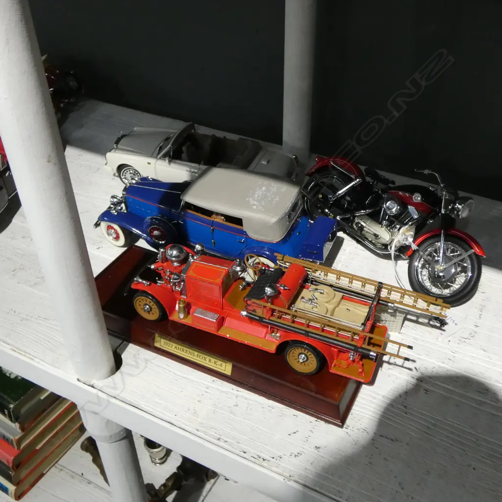 2 FRANKLIN MINT DIE CAST CARS L200MM FIRE ENGINE L260 & MOTORBIKE Image 1++